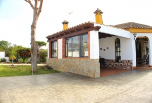 CHALET CON PISCINA A 5 MIN DE LA PLAYA EN COCHE JUNTO A NOVO SANCTI PETRI  - REF. A06-06164