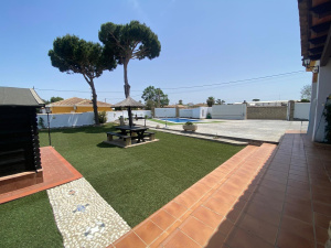 CHALET CON PISCINA A 5 MIN DE LA PLAYA EN COCHE JUNTO A NOVO SANCTI PETRI  - REF. A06-06164