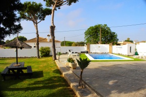 CHALET CON PISCINA A 5 MIN DE LA PLAYA EN COCHE JUNTO A NOVO SANCTI PETRI  - REF. A06-06164