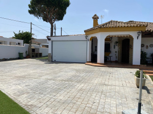CHALET CON PISCINA A 5 MIN DE LA PLAYA EN COCHE JUNTO A NOVO SANCTI PETRI  - REF. A06-06164