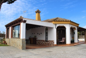 CHALET CON PISCINA A 5 MIN DE LA PLAYA EN COCHE JUNTO A NOVO SANCTI PETRI  - REF. A06-06164