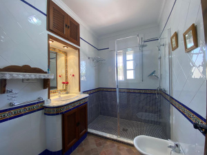 CHALET CON PISCINA A 5 MIN DE LA PLAYA EN COCHE JUNTO A NOVO SANCTI PETRI  - REF. A06-06164