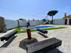 CHALET CON PISCINA A 5 MIN DE LA PLAYA EN COCHE JUNTO A NOVO SANCTI PETRI  - REF. A06-06164
