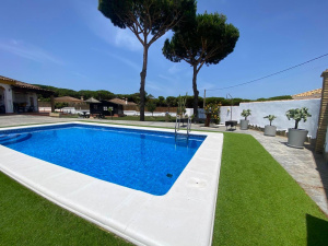 CHALET CON PISCINA A 5 MIN DE LA PLAYA EN COCHE JUNTO A NOVO SANCTI PETRI  - REF. A06-06164
