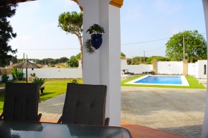 CHALET CON PISCINA A 5 MIN DE LA PLAYA EN COCHE JUNTO A NOVO SANCTI PETRI  - REF. A06-06164