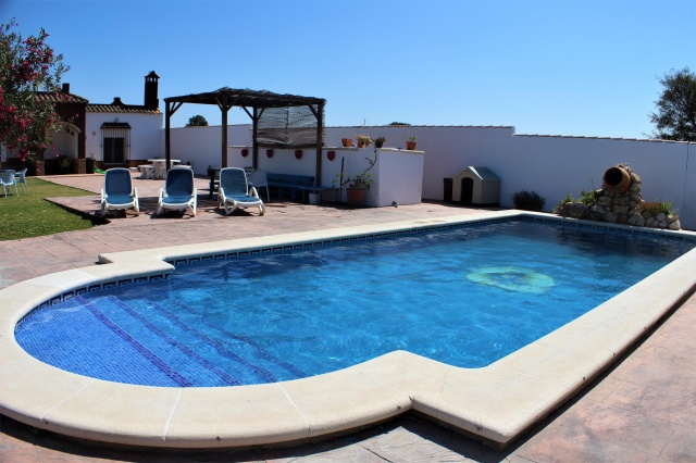 CHALET CON PISCINA 10 MIN EN COCHE DE LA PLAYA - REF. A06-06181