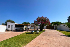 CHALET CON PISCINA A 10 MIN EN COCHE DE LA PLAYA - REF. A06-06181