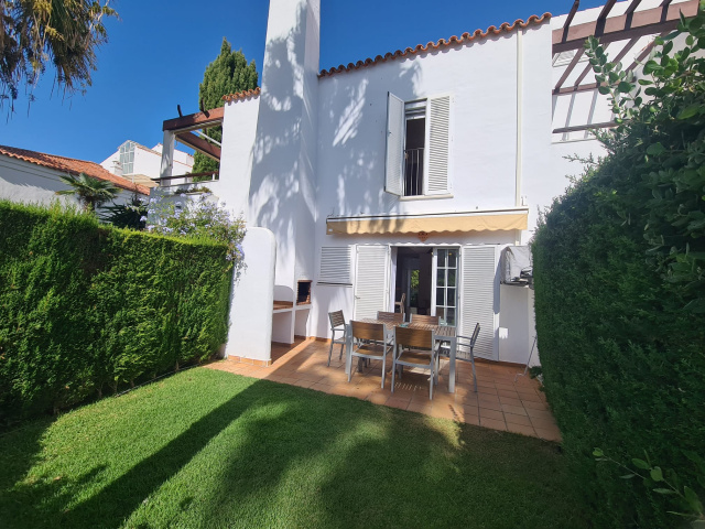 MARINA GOLF, ADOSADO - 4 DORMITORIOS - REF. A03-03161