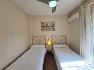 MARINA GOLF, ADOSADO - 4 DORMITORIOS - REF. A03-03161