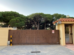 URBANIZACIÓN JUNTO AL HOTEL PLAYA DE LA LUZ - ROTA - REF. A03-03182