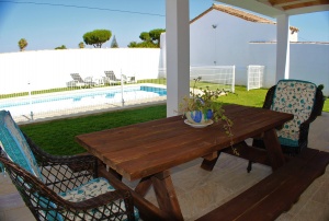 CHALET CON PISCINA JUNTO A NOVO SANCTI PETRI A 5 MIN EN COCHE DE LA PLAYA - REF. A06-06225