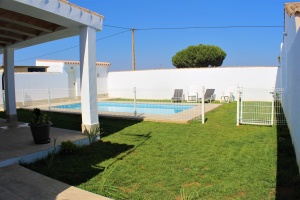 CHALET CON PISCINA JUNTO A NOVO SANCTI PETRI A 5 MIN EN COCHE DE LA PLAYA - REF. A06-06225