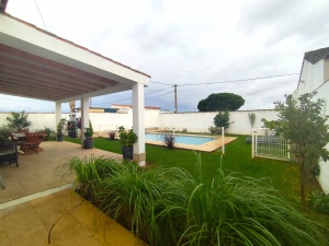 CHALET CON PISCINA JUNTO A NOVO SANCTI PETRI A 5 MIN EN COCHE DE LA PLAYA - REF. A06-06225