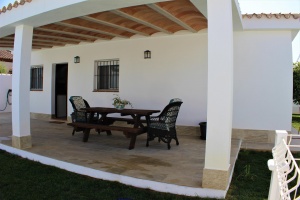 CHALET CON PISCINA JUNTO A NOVO SANCTI PETRI A 5 MIN EN COCHE DE LA PLAYA - REF. A06-06225