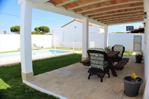 CHALET CON PISCINA JUNTO A NOVO SANCTI PETRI A 5 MIN EN COCHE DE LA PLAYA - REF. A06-06225