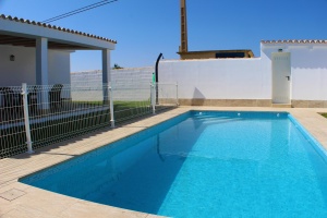 CHALET CON PISCINA JUNTO A NOVO SANCTI PETRI A 5 MIN EN COCHE DE LA PLAYA - REF. A06-06225