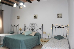 CHALET  CON PISCINA JUNTO A NOVO SANCTI PETRI A 5 MIN EN COCHE DE LA PLAYA- REF. A06-06265