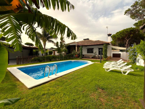 CHALET  CON PISCINA JUNTO A NOVO SANCTI PETRI A 5 MIN EN COCHE DE LA PLAYA- REF. A06-06265