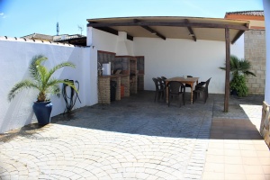 CHALET  CON PISCINA JUNTO A NOVO SANCTI PETRI A 5 MIN EN COCHE DE LA PLAYA- REF. A06-06265