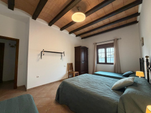 CHALET  CON PISCINA JUNTO A NOVO SANCTI PETRI A 5 MIN EN COCHE DE LA PLAYA- REF. A06-06265