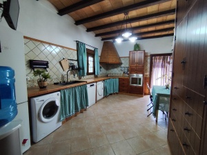 CHALET  CON PISCINA JUNTO A NOVO SANCTI PETRI A 5 MIN EN COCHE DE LA PLAYA- REF. A06-06265