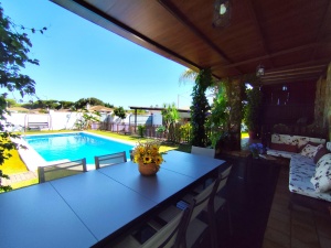 CHALET  CON PISCINA JUNTO A NOVO SANCTI PETRI A 5 MIN EN COCHE DE LA PLAYA- REF. A06-06265