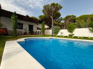 CHALET  CON PISCINA JUNTO A NOVO SANCTI PETRI A 5 MIN EN COCHE DE LA PLAYA- REF. A06-06265