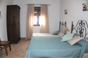 CHALET  CON PISCINA JUNTO A NOVO SANCTI PETRI A 5 MIN EN COCHE DE LA PLAYA- REF. A06-06265