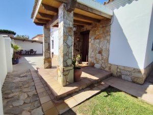 CHALET  CON PISCINA JUNTO A NOVO SANCTI PETRI A 5 MIN EN COCHE DE LA PLAYA- REF. A06-06265