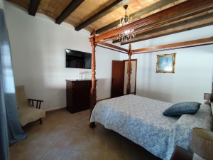 CHALET  CON PISCINA JUNTO A NOVO SANCTI PETRI A 5 MIN EN COCHE DE LA PLAYA- REF. A06-06265