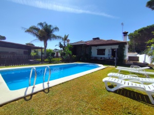 CHALET  CON PISCINA JUNTO A NOVO SANCTI PETRI A 5 MIN EN COCHE DE LA PLAYA- REF. A06-06265