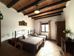 CHALET  CON PISCINA JUNTO A NOVO SANCTI PETRI A 5 MIN EN COCHE DE LA PLAYA- REF. A06-06265
