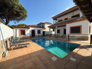 VILLA CON PISCINA A 2 MIN A PIE DE LA PLAYA - REF. A06-06266
