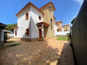 VILLA CON PISCINA A 2 MIN A PIE DE LA PLAYA - REF. A06-06266