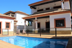 VILLA CON PISCINA A 2 MIN A PIE DE LA PLAYA - REF. A06-06266