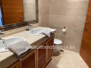 PRECIOSA ADOSADA PRIMERA LÍNEA DE GOLF, VISTAS AL MAR - REF. A07-07323