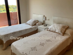 PRECIOSA ADOSADA PRIMERA LÍNEA DE GOLF, VISTAS AL MAR - REF. A07-07323