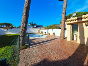VILLA CON PISCINA A 5 MINUTOS EN COCHE DE LA PLAYA - REF. A06-06276