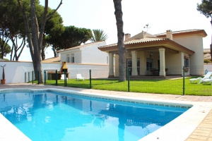 VILLA CON PISCINA A 5 MINUTOS EN COCHE DE LA PLAYA - REF. A06-06276