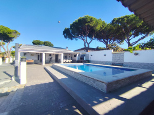 GRAN CHALET INDEPENDIENTE CON PISCINA Y APARTAMENTO INDEPENDIENTE  A 10 MIN EN COCHE DE LA PLAYA - REF. A06-06278