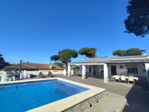 GRAN CHALET INDEPENDIENTE CON PISCINA Y APARTAMENTO INDEPENDIENTE  A 10 MIN EN COCHE DE LA PLAYA - REF. A06-06278