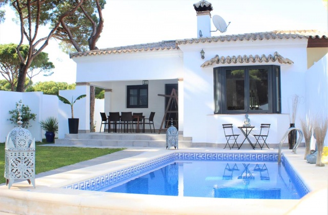 CHALET CON PISCINA A 10 MIN A PIE DE LA PLAYA - REF. A06-06279