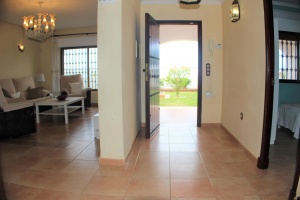 VILLA CON PISCINA EN PRIMERA LINEA DE PLAYA - REF. A06-06286