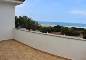 VILLA CON PISCINA EN PRIMERA LINEA DE PLAYA - REF. A06-06286