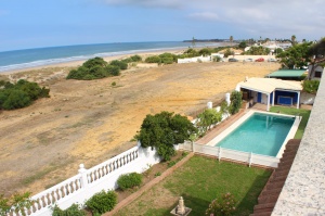 VILLA CON PISCINA EN PRIMERA LINEA DE PLAYA - REF. A06-06286