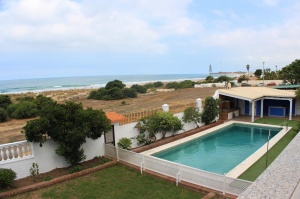 VILLA CON PISCINA EN PRIMERA LINEA DE PLAYA - REF. A06-06286