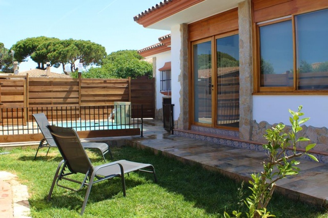 CHALET INDEPENDIENTE CON PISCINA A 10 MIN EN COCHE DE LA PLAYA - REF. A06-06294