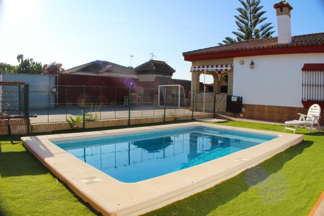 CHALET  CON PISCINA ZONA SOTILLO A 10 MIN EN COCHE DE LA PLAYA - REF. A06-06320