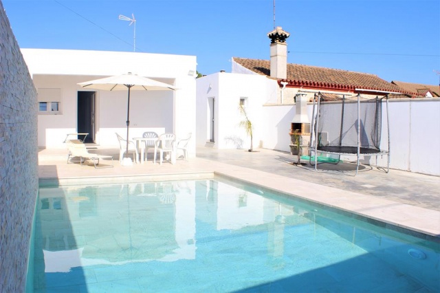 CHALET MODERNO CON PISCINA A 10 MIN EN COCHE DE LA PLAYA- REF. A06-06325