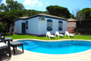 CHALET CON PISCINA JUNTO A NOVO SANCTI PETRI 5 MIN EN COCHE DE LA PLAYA- REF. A06-06331